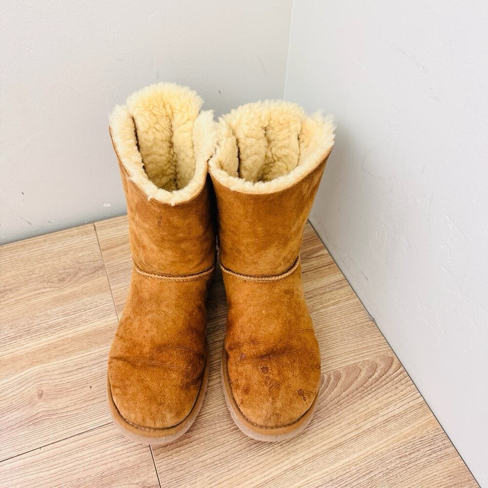 UGG Bailey Bow II boots in chestnut Women’s Size 9 - Picture 4 of 10